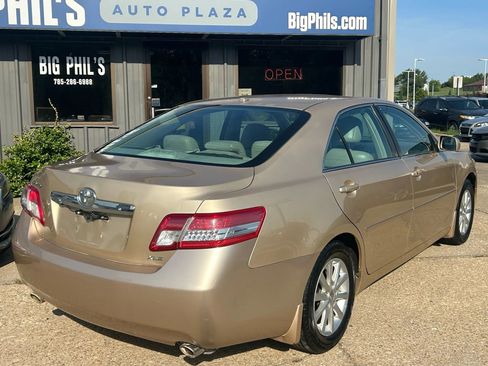 Used 2011 Toyota Camry XLE image 4