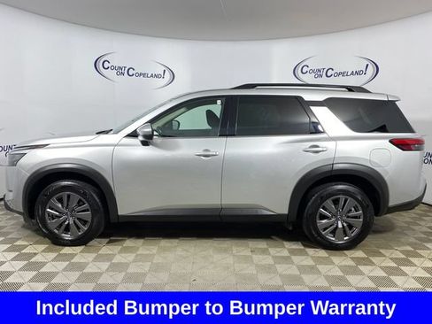 Used 2025 Nissan Pathfinder SV FWD image 2