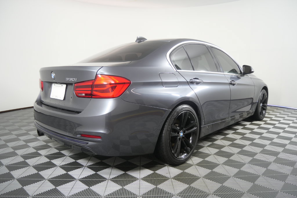Used 2018 BMW 330i Sedan w/ Convenience Package RWD image 4