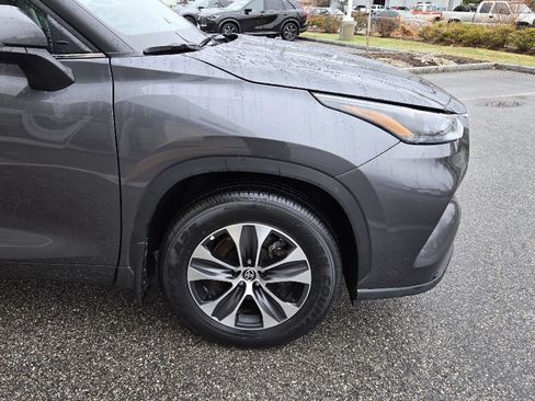 Used 2025 Toyota Highlander XLE image 14