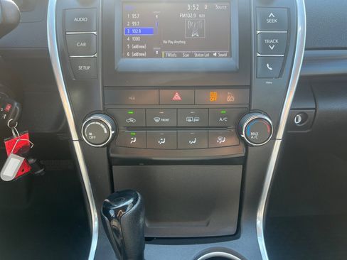 Used 2017 Toyota Camry LE FWD image 18