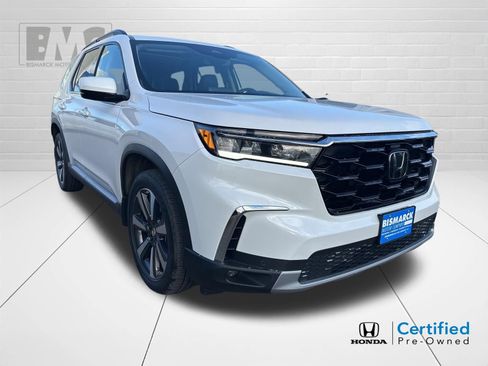 Used 2023 Honda Pilot Touring image 2