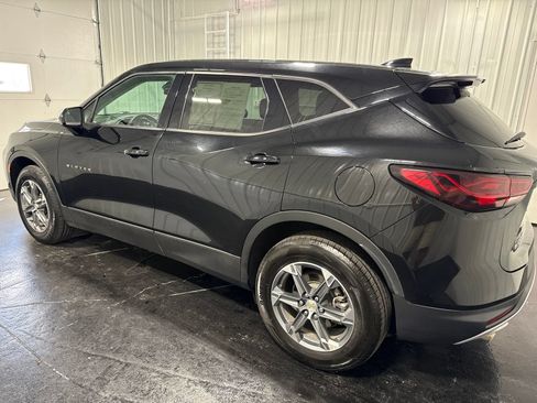 Used 2025 Chevrolet Blazer LT AWD/4WD image 2