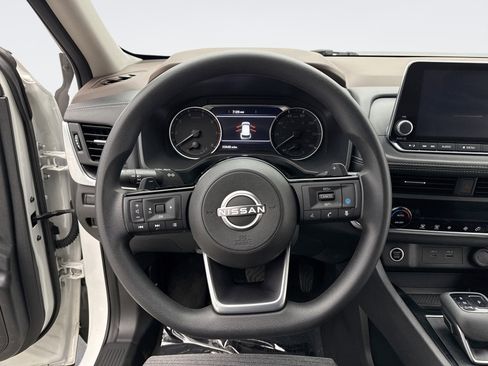 Used 2023 Nissan Rogue SV image 12