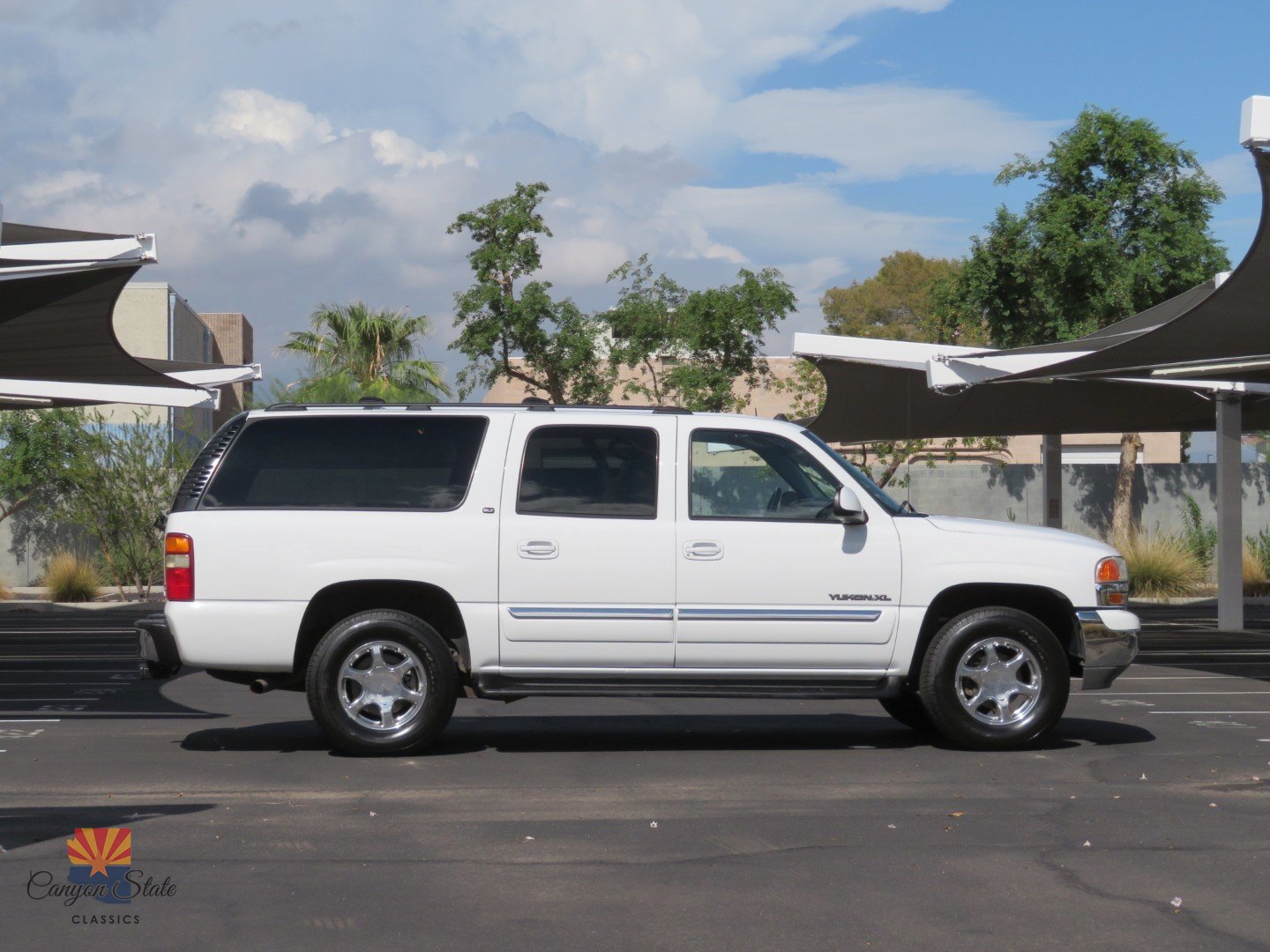 Used 2003 GMC Yukon XL SLT w/ 1SD Preferred Equipment Group AWD/4WD image 2