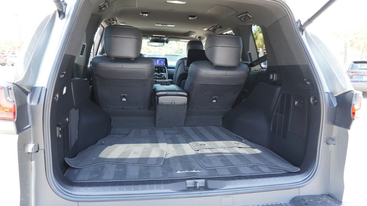 Used 2022 Lexus LX 600 4WD w/ Accessory Package (Z1) image 38