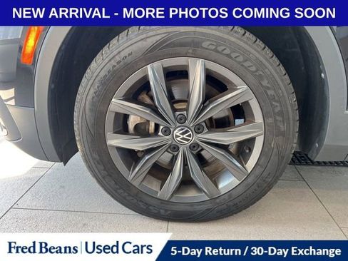 Used 2022 Volkswagen Tiguan SE w/ Panoramic Sunroof Package AWD/4WD image 14