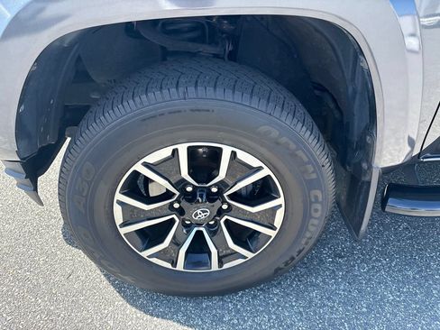 Used 2020 Toyota Tacoma TRD Sport w/ TRD Premium Sport Package AWD/4WD image 11