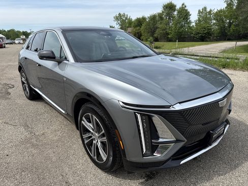 Used 2024 Cadillac Lyriq Luxury w/ LPO, Floor Liner Package AWD/4WD image 2