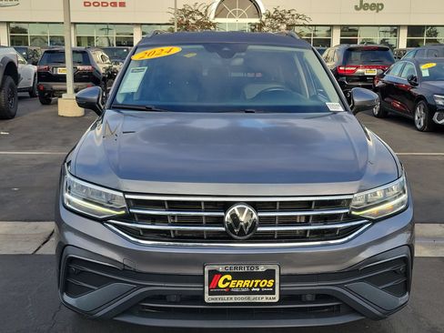 Used 2024 Volkswagen Tiguan SE FWD image 8