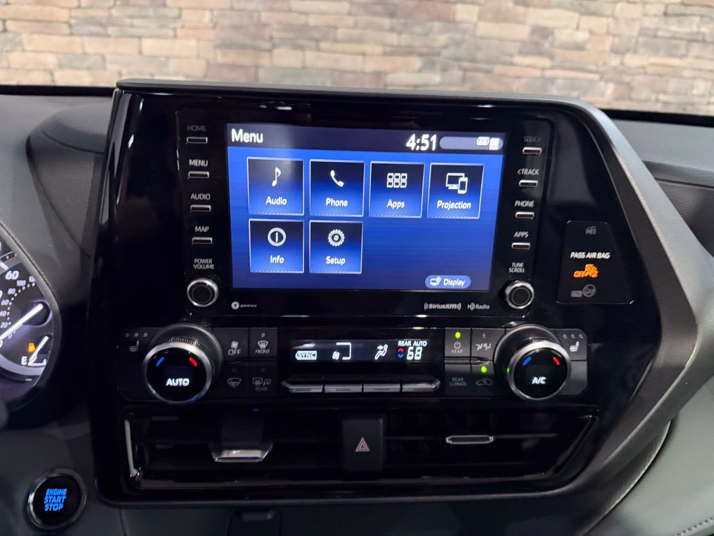 Used 2022 Toyota Highlander XLE AWD/4WD image 22