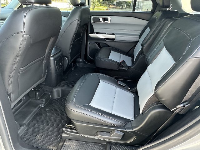 Used 2022 Ford Explorer XLT w/ Equipment Group 202A RWD image 18