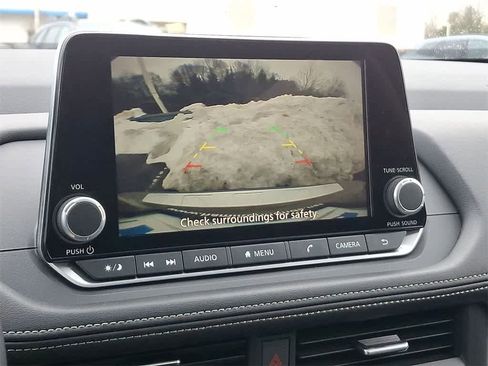 Used 2024 Nissan Rogue SV w/ SV Premium Package image 15