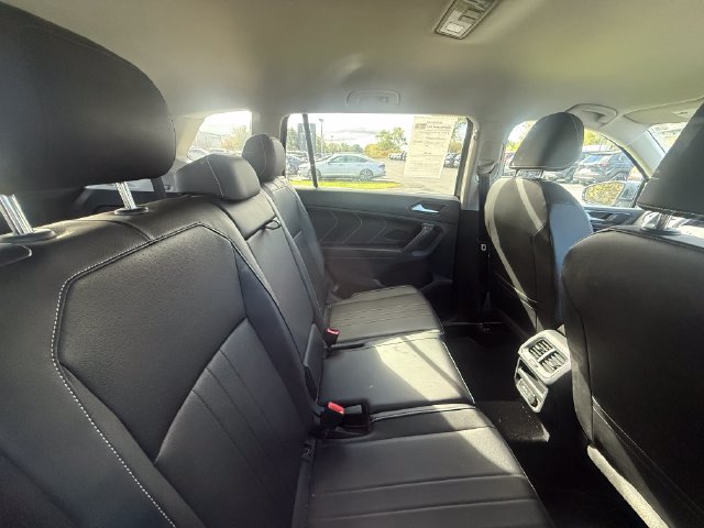 Used 2023 Volkswagen Tiguan SE FWD image 13