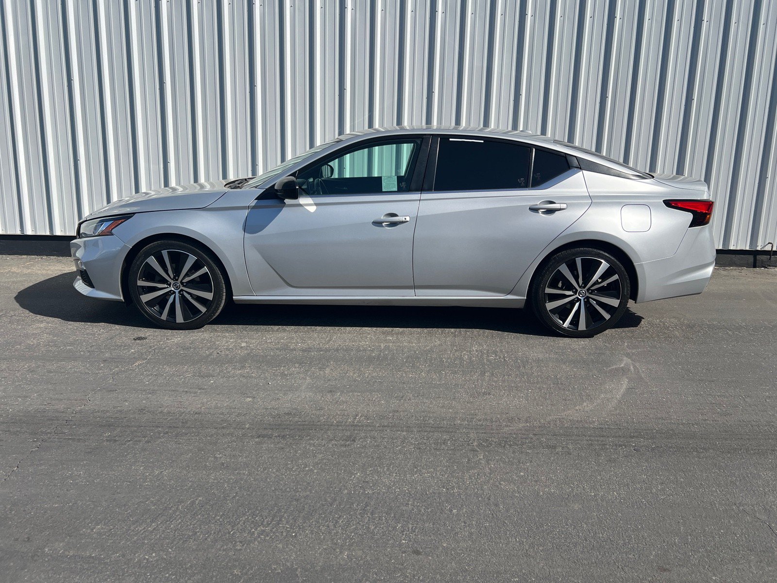 Used 2021 Nissan Altima 2.5 SR FWD image 3