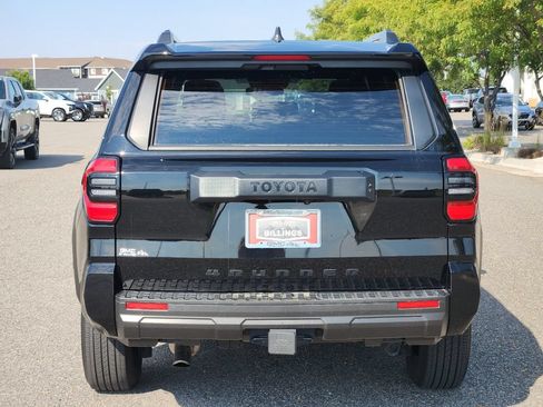 Used 2025 Toyota 4Runner SR5 AWD/4WD image 35