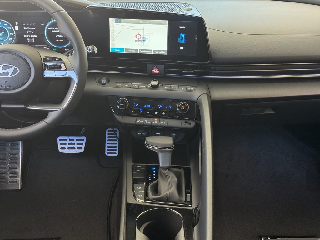 New 2025 Hyundai Elantra SEL FWD image 3