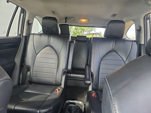Used 2022 Toyota Highlander XLE image 40