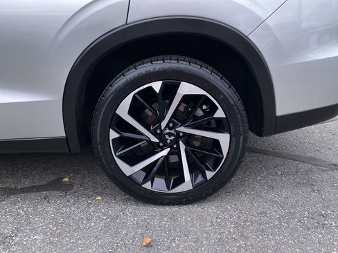 Used 2022 Mitsubishi Outlander SE image 25