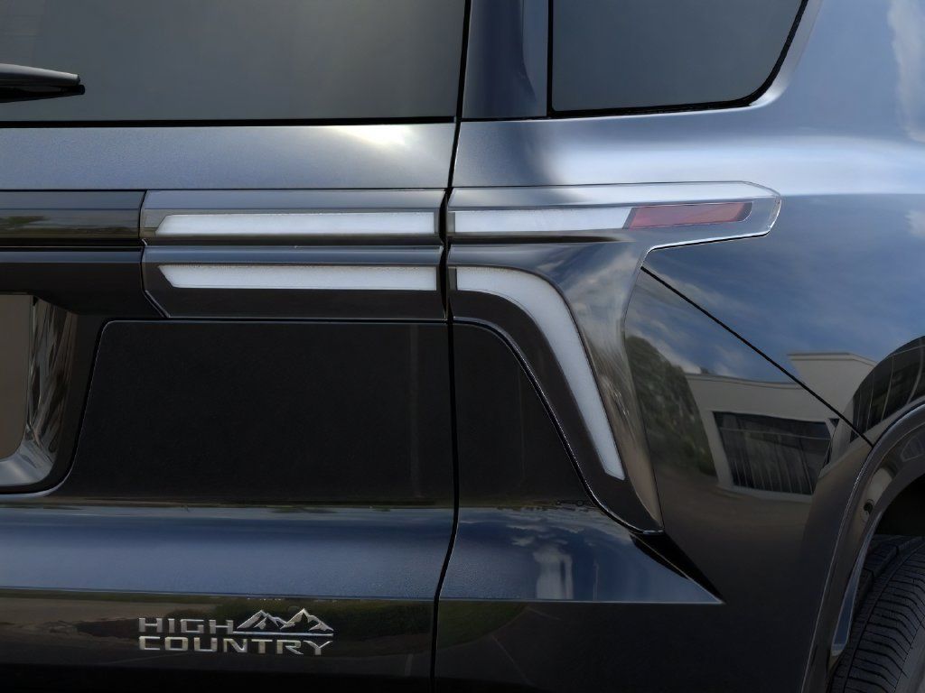 New 2025 Chevrolet Traverse High Country w/ LPO, Floor Liner Package FWD image 11
