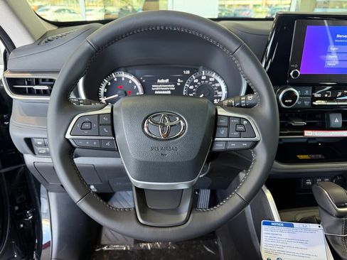 New 2026 Toyota Highlander XLE image 20