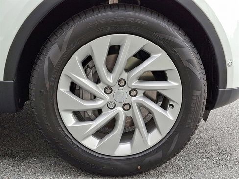 New 2025 Land Rover Discovery S image 3