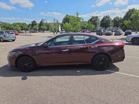 Used 2025 Nissan Altima 2.5 SV w/ SV Special Edition Package AWD/4WD image 6