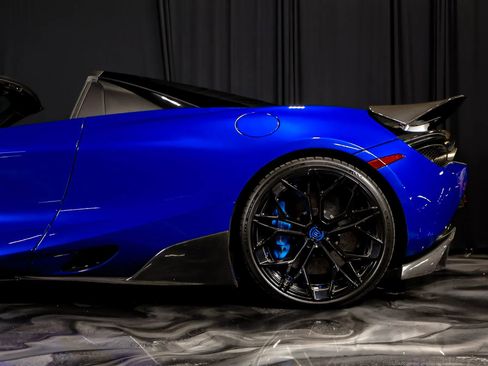 Used 2020 McLaren 720S Spider image 14