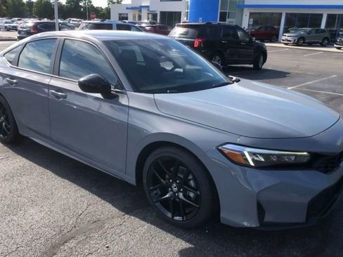 Used 2025 Honda Civic Sport image 2