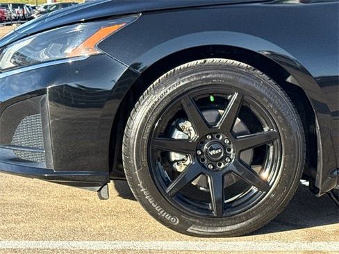 Used 2023 Nissan Altima 2.5 SV w/ SV Premium Package image 6