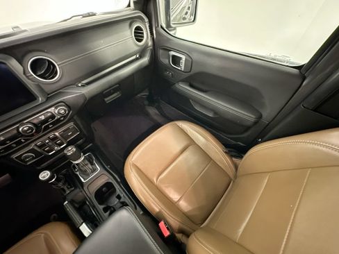 Used 2022 Jeep Gladiator Overland w/ Popular Equipment Package AWD/4WD image 11