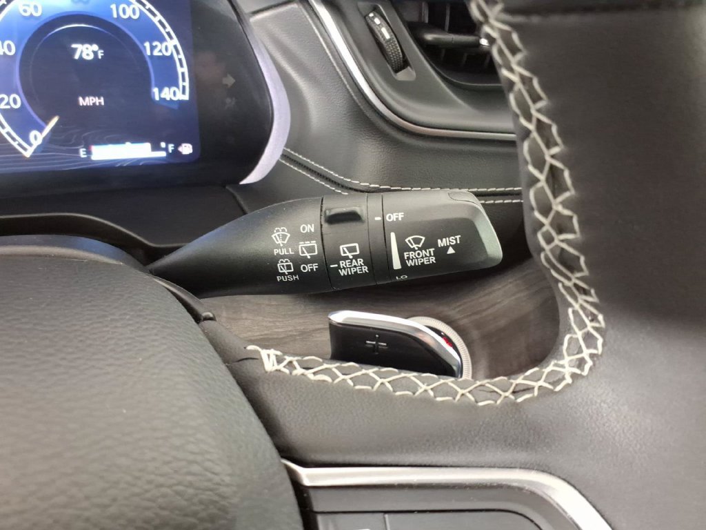 Used 2023 Jeep Grand Cherokee Limited AWD/4WD image 19