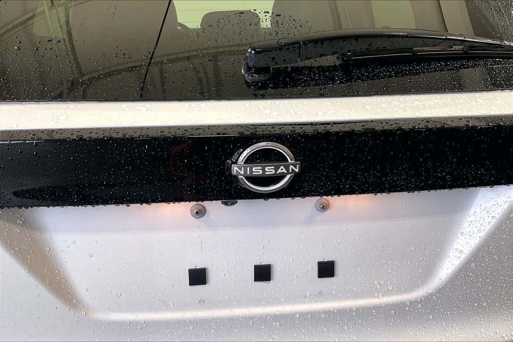 Used 2025 Nissan Kicks SR FWD image 39