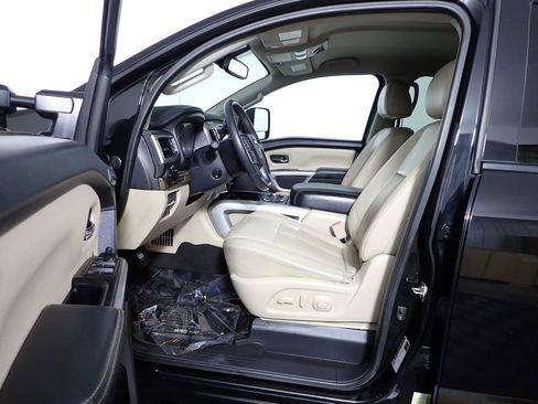 Used 2016 Nissan Titan SL image 27