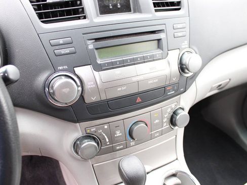 Used 2011 Toyota Highlander 4WD w/ Tow Pkg image 15