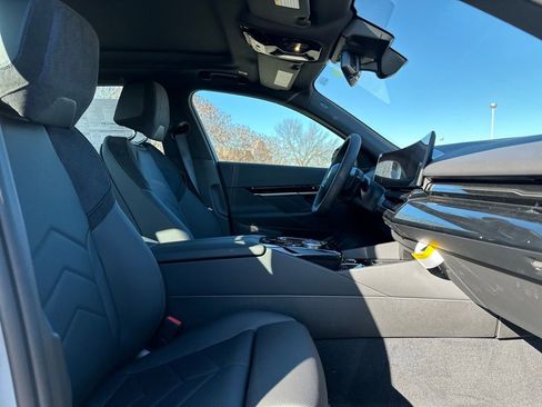 New 2026 BMW 530i xDrive w/ M Sport Package image 24