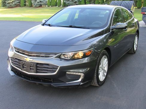 Used 2017 Chevrolet Malibu LT FWD image 3