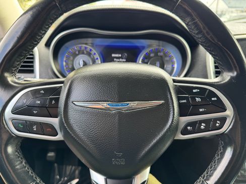 Used 2021 Chrysler 300 Touring L image 17