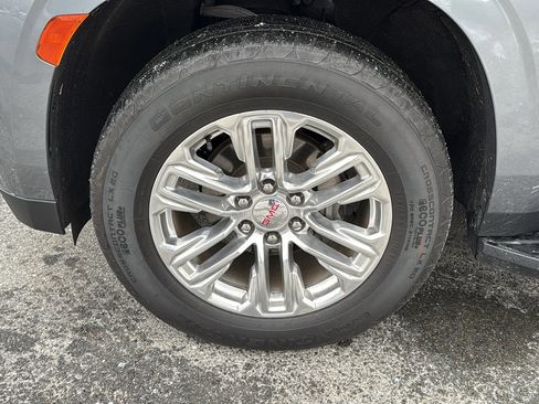 Used 2022 GMC Yukon SLT w/ SLT Premium Package image 11