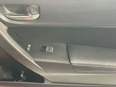 Used 2014 Toyota Corolla S FWD image 28