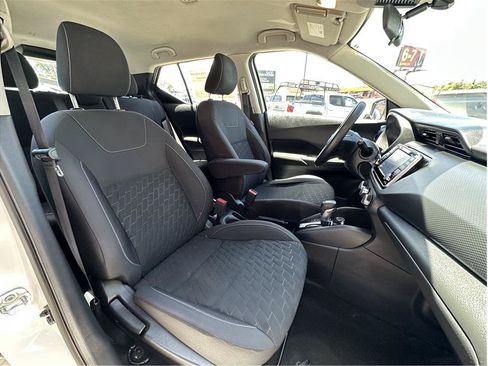 Used 2021 Nissan Kicks S FWD image 4