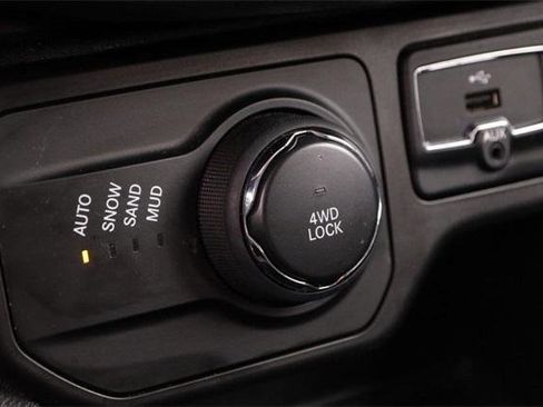 Used 2019 Jeep Renegade Latitude image 18