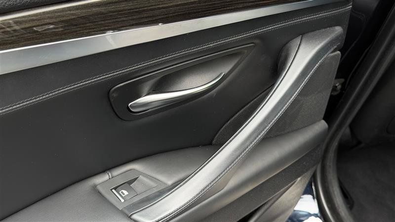 Used 2016 BMW 550i xDrive Sedan AWD/4WD image 47