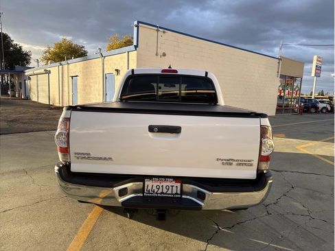 Used 2015 Toyota Tacoma PreRunner image 9