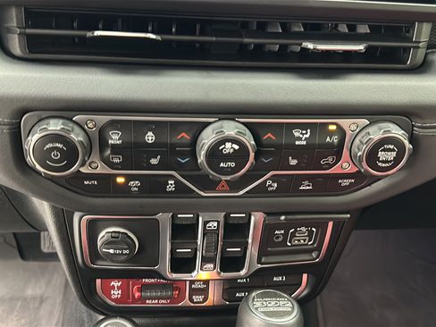 Used 2024 Jeep Wrangler Unlimited Rubicon 392 AWD/4WD image 22