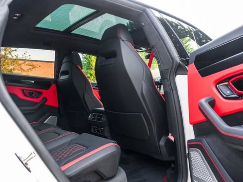 Used 2025 Lamborghini Urus SE AWD/4WD image 52