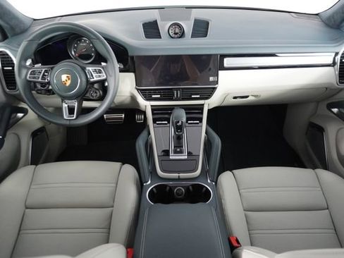 Used 2022 Porsche Cayenne Turbo image 14