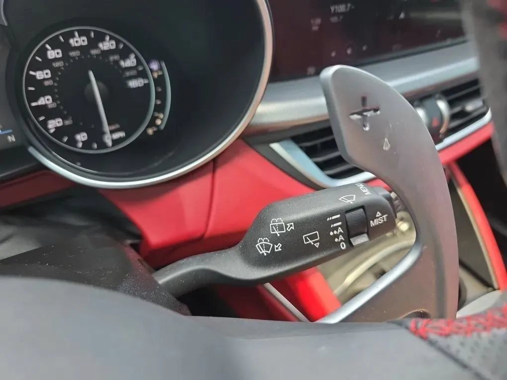 Used 2020 Alfa Romeo Stelvio Ti Sport w/ Quick Order Package 22S Sport AWD/4WD image 23