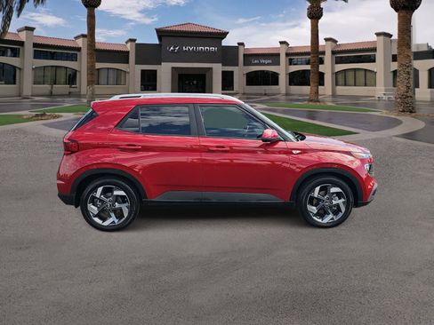Certified 2022 Hyundai Venue SEL FWD image 9