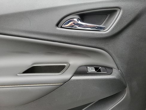 Used 2022 Chevrolet Equinox Premier w/ Redline Edition FWD image 11